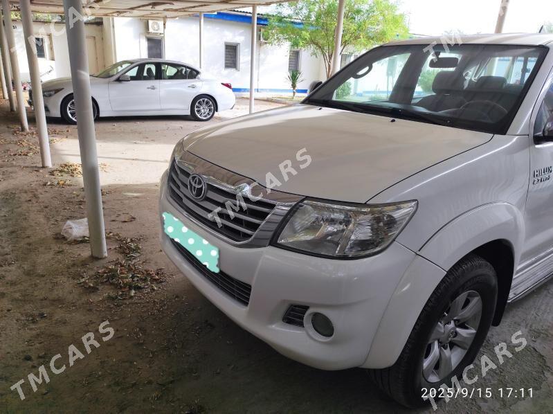 Toyota Hilux 2014 - 365 000 TMT - Ашхабад - img 2