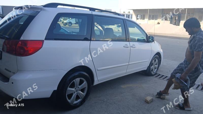 Toyota Sienna 2009 - 230 000 TMT - Векильбазар - img 4