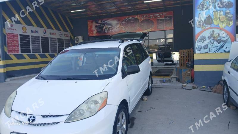 Toyota Sienna 2009 - 230 000 TMT - Векильбазар - img 3
