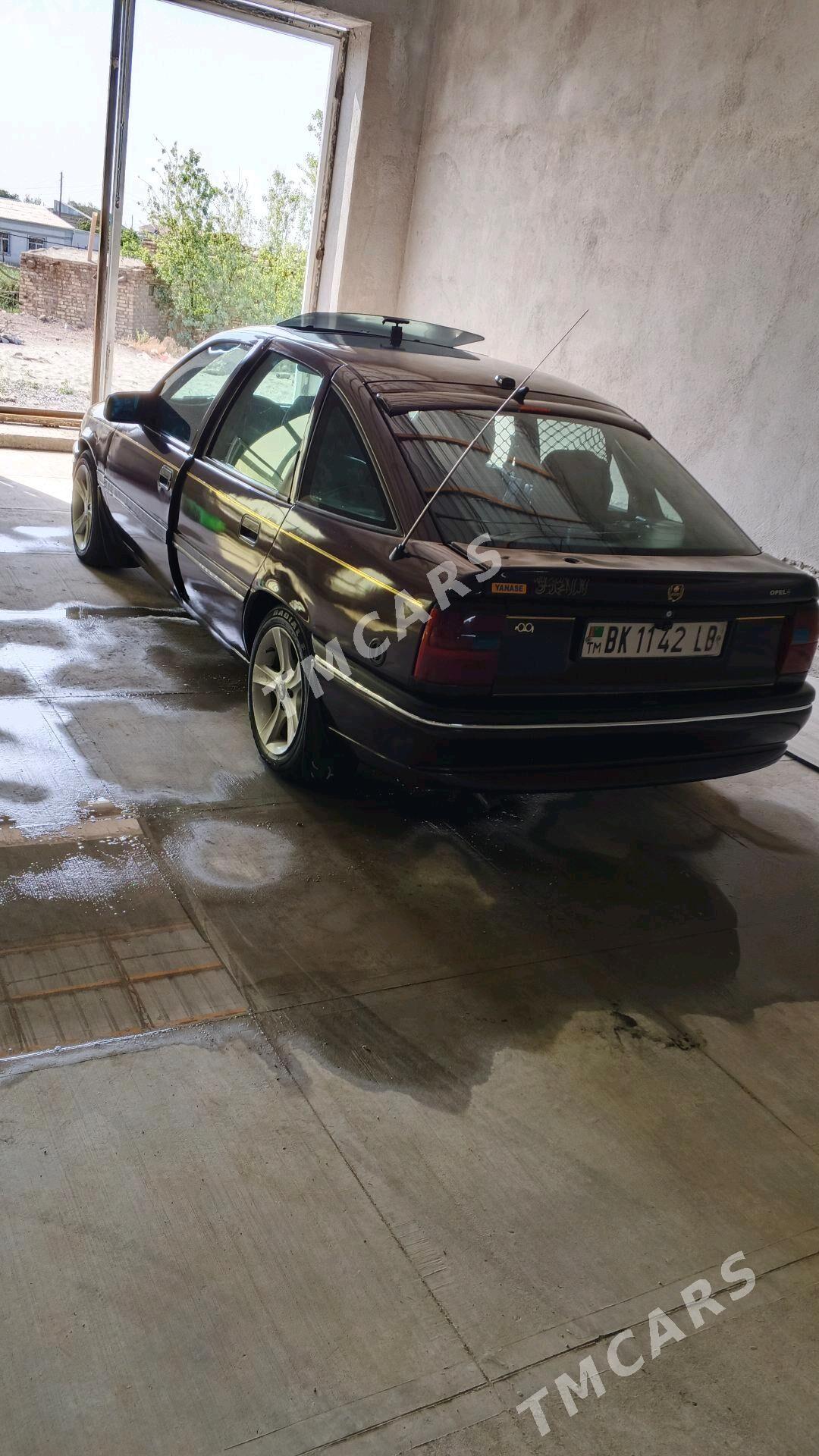 Opel Vectra 1993 - 40 000 TMT - Фарап - img 3