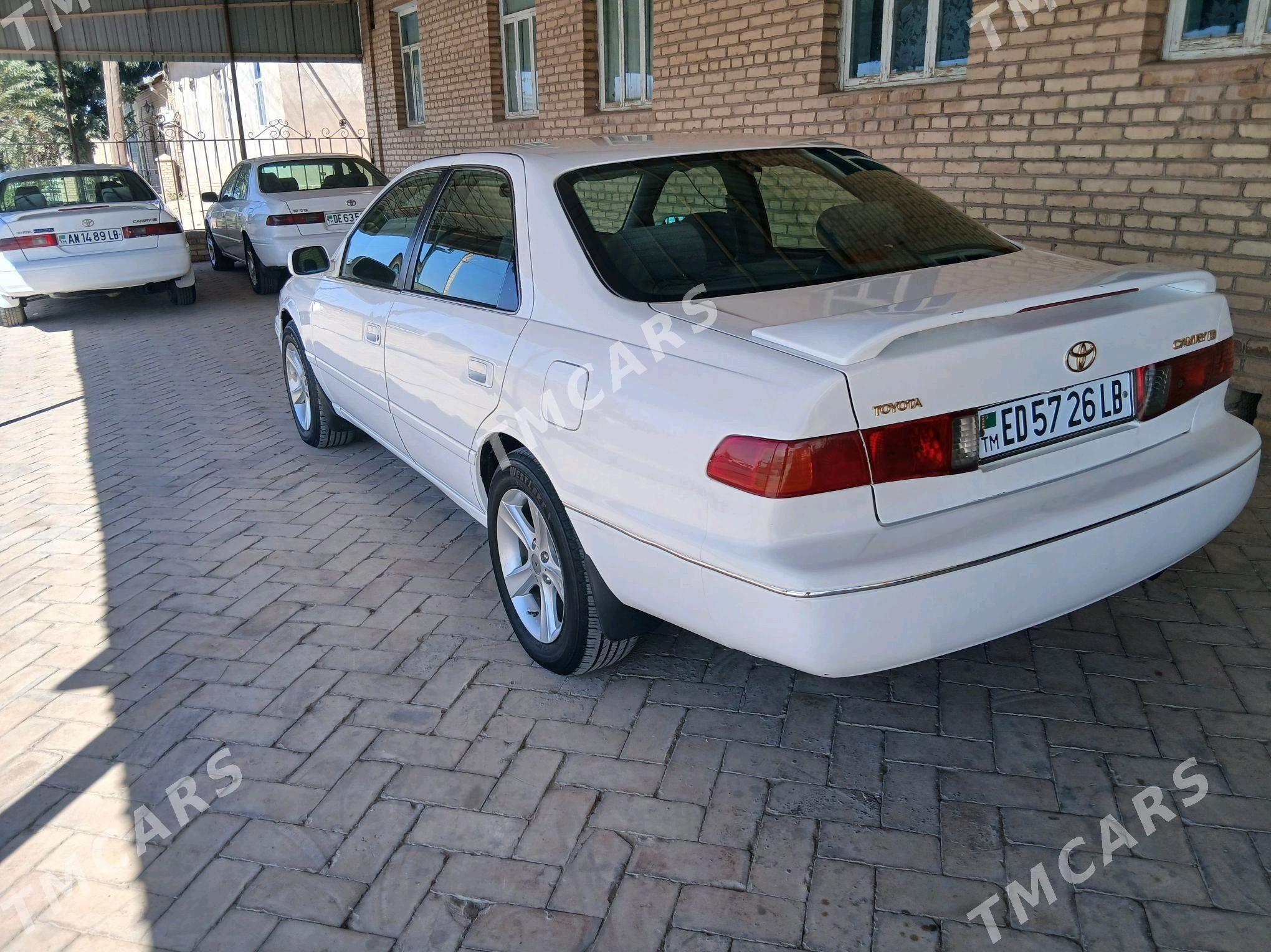 Toyota Camry 2000 - 130 000 TMT - Халач - img 5