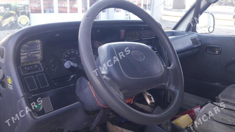Toyota Hiace 2003 - 190 000 TMT - Сакар - img 5