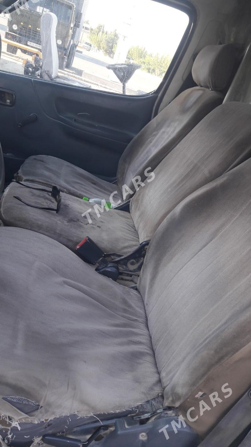 Toyota Hiace 2003 - 190 000 TMT - Сакар - img 6