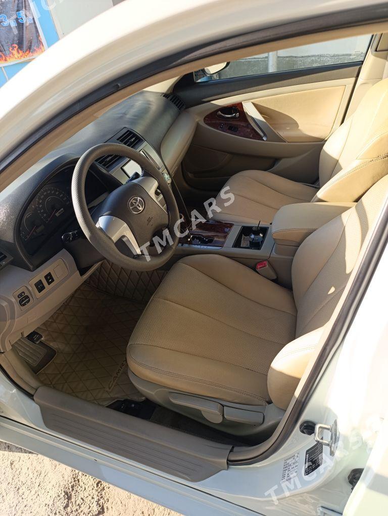 Toyota Camry 2011 - 160 000 TMT - Hitrowka - img 2