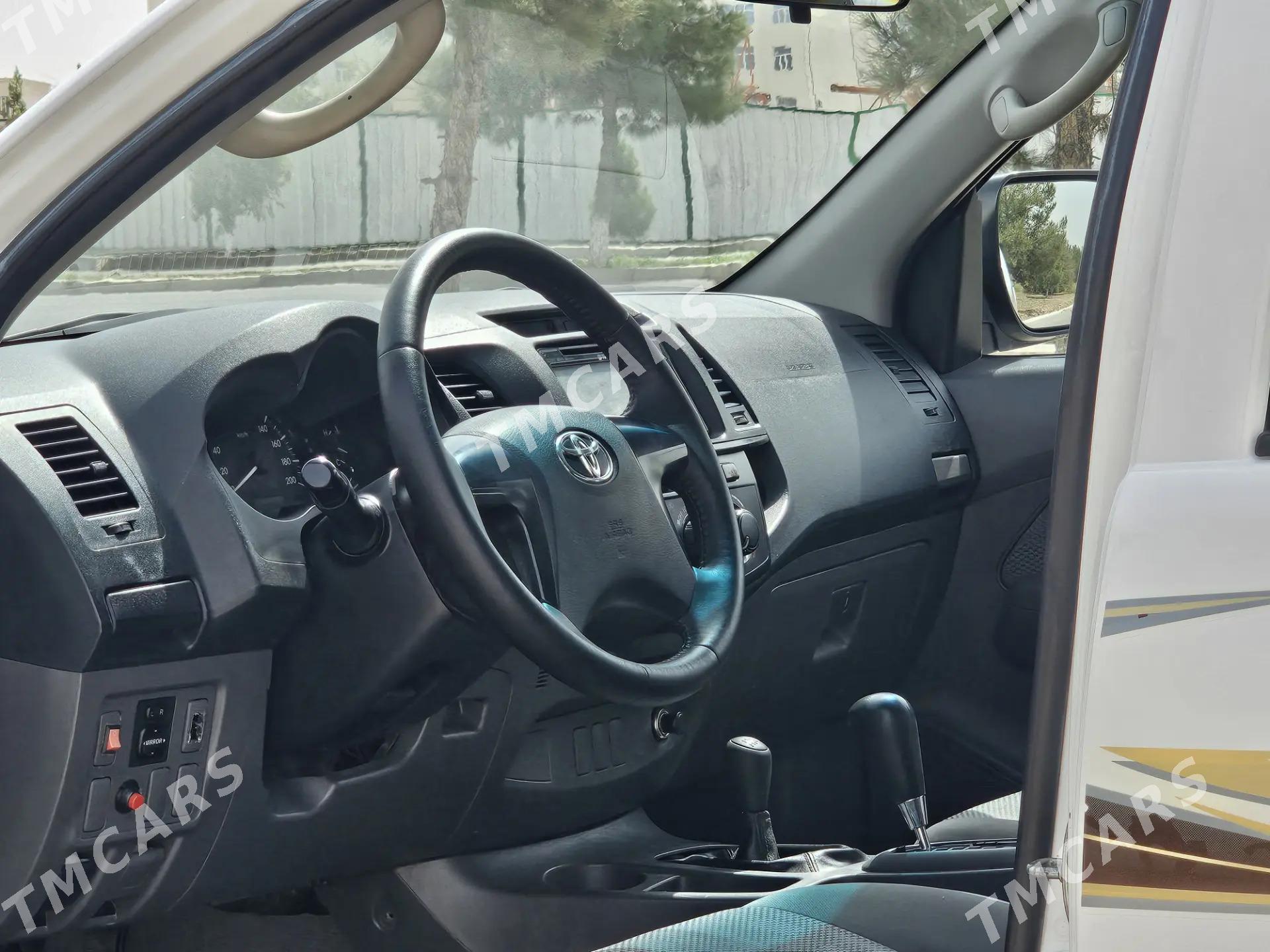 Toyota Hilux 2013 - 330 000 TMT - Мары - img 3
