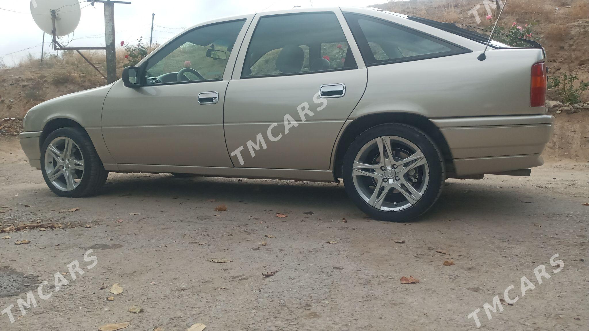 Opel Vectra 1990 - 30 000 TMT - Bagyr - img 2