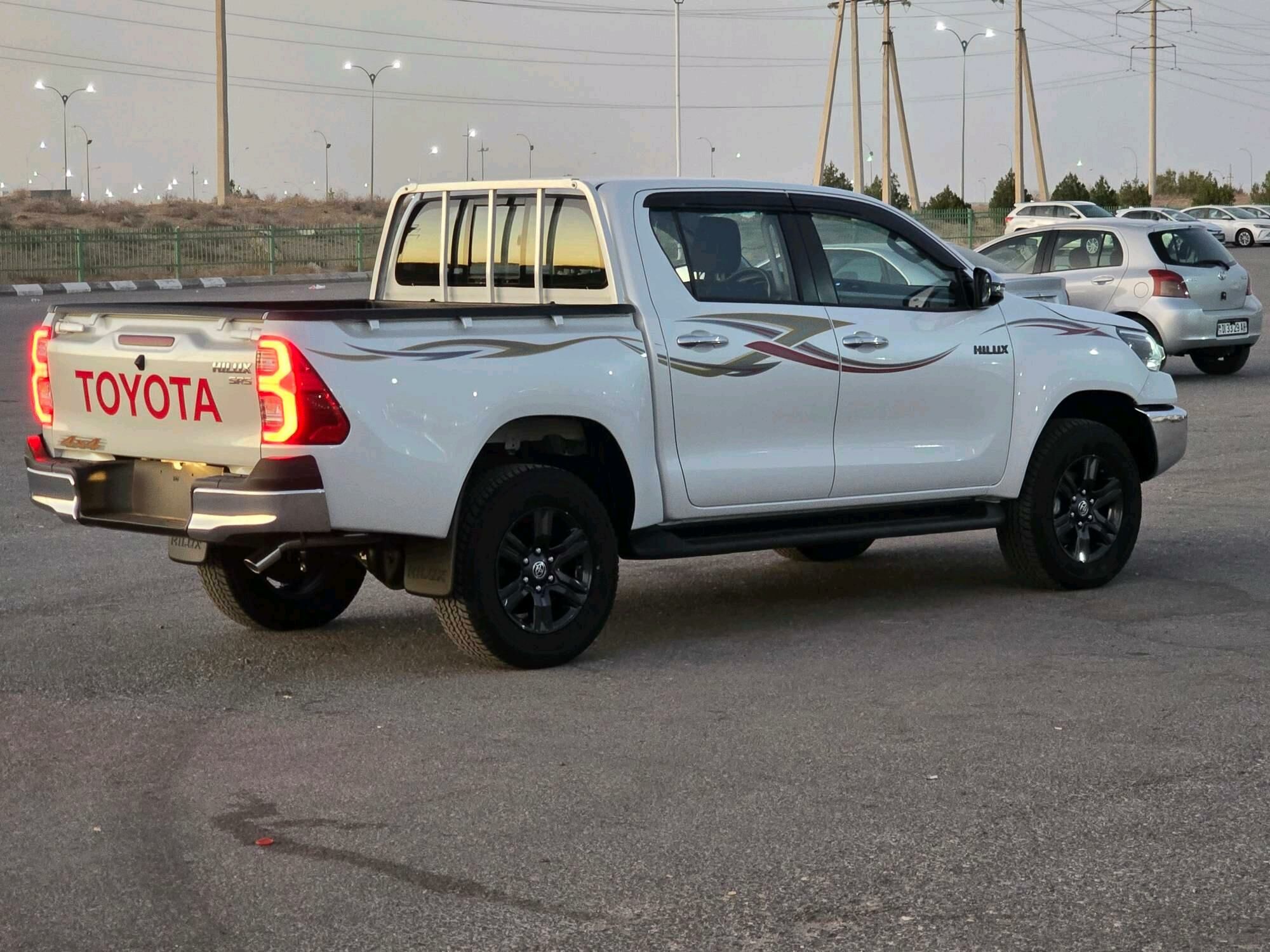 Toyota Hilux 2025 - 661 000 TMT - Aşgabat - img 4