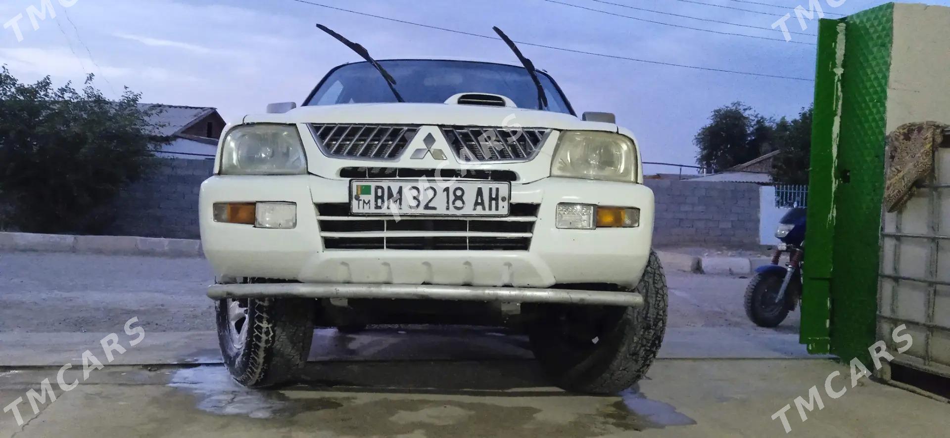 Toyota Hilux 2006 - 115 000 TMT - Ак-Бугдайский этрап - img 3