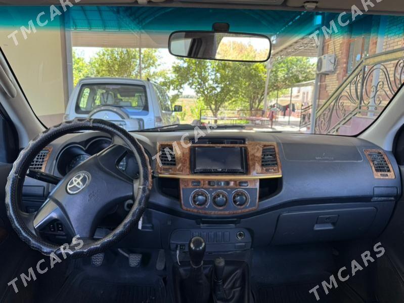 Toyota Hilux 2014 - 299 000 TMT - Койтендаг - img 4