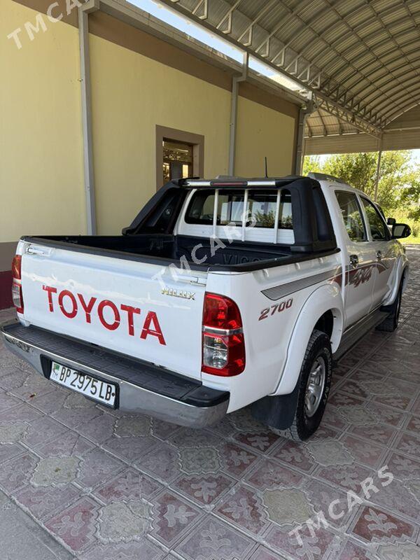 Toyota Hilux 2014 - 299 000 TMT - Койтендаг - img 3