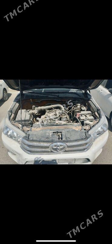 Toyota Hilux 2022 - 400 000 TMT - Aşgabat - img 9