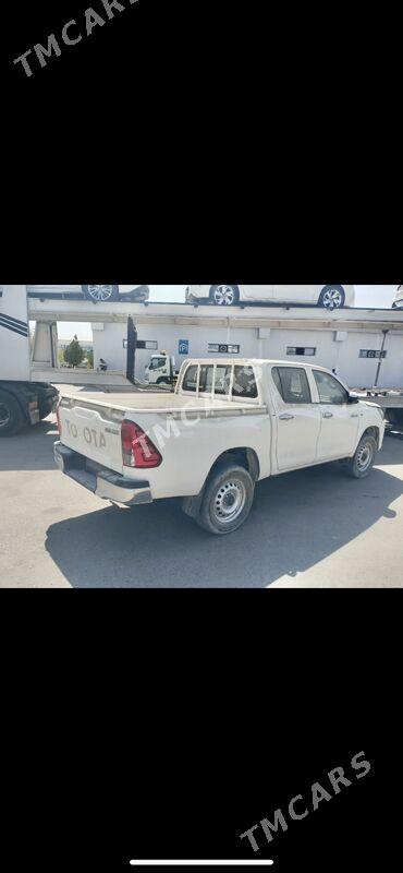 Toyota Hilux 2022 - 400 000 TMT - Aşgabat - img 5