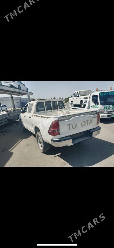 Toyota Hilux 2022 - 400 000 TMT - Aşgabat - img 7