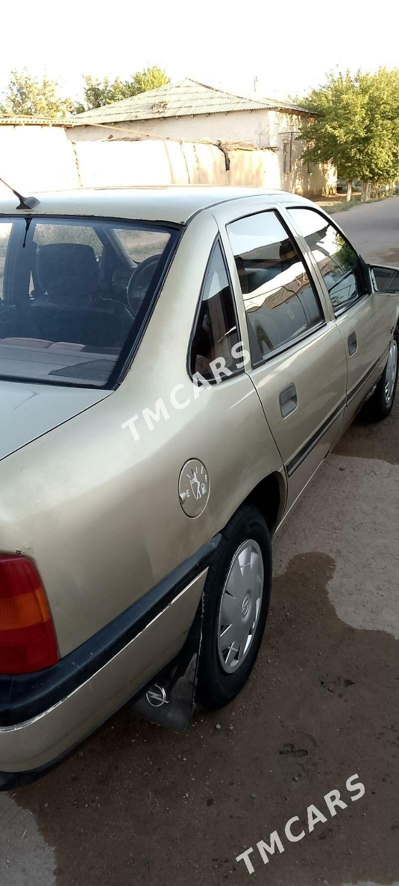 Opel Vectra 1990 - 30 000 TMT - Дашогуз - img 4