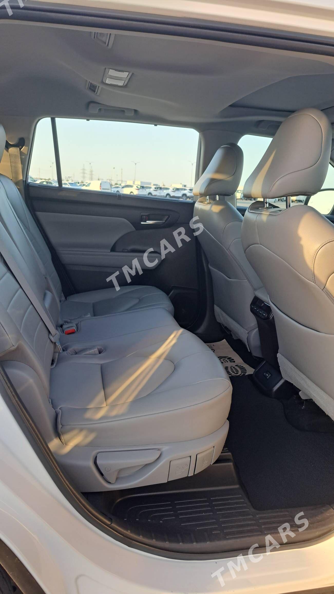 Toyota Highlander 2022 - 592 000 TMT - Ашхабад - img 2