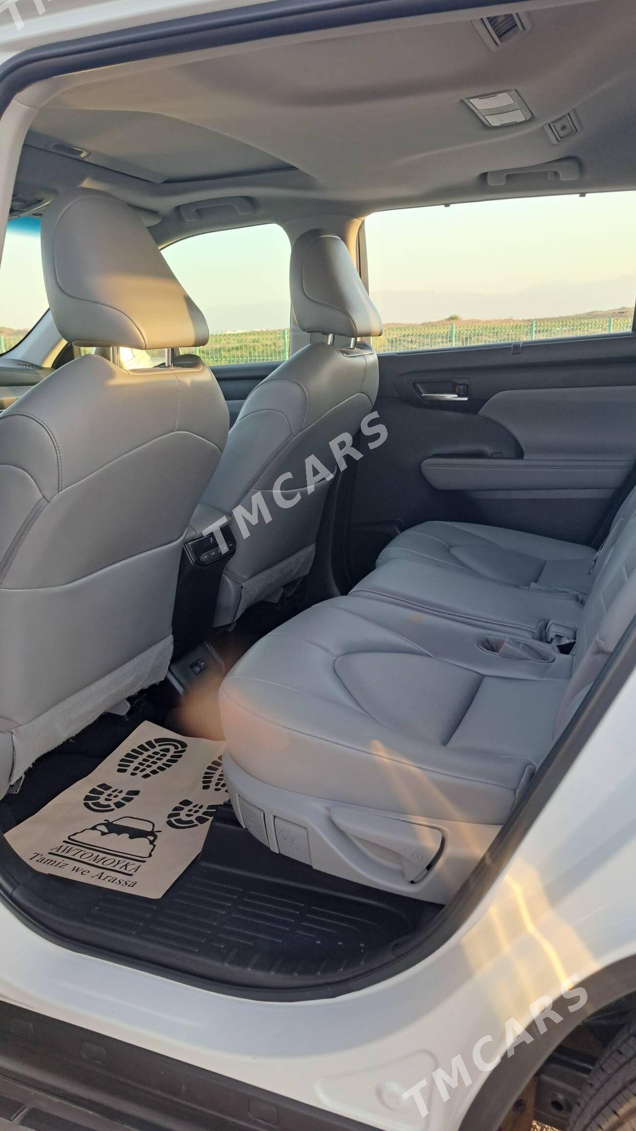 Toyota Highlander 2022 - 592 000 TMT - Ашхабад - img 8