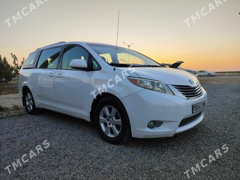 Toyota Sienna 2010 - 280 000 TMT - Мары - img 2