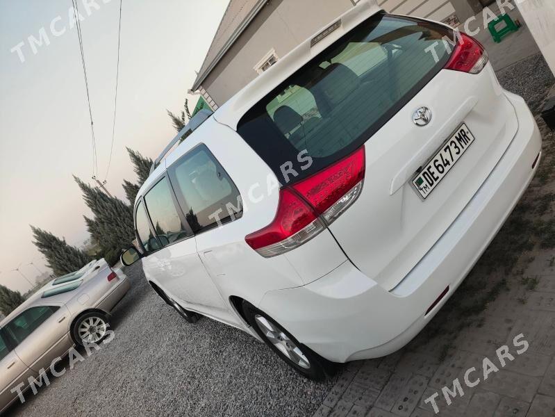Toyota Sienna 2010 - 280 000 TMT - Мары - img 3