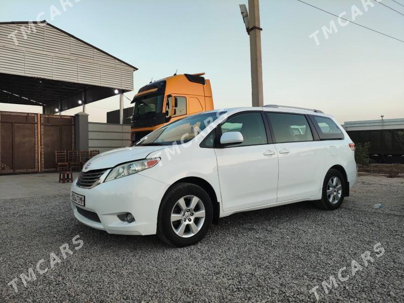 Toyota Sienna 2010 - 280 000 TMT - Мары - img 5
