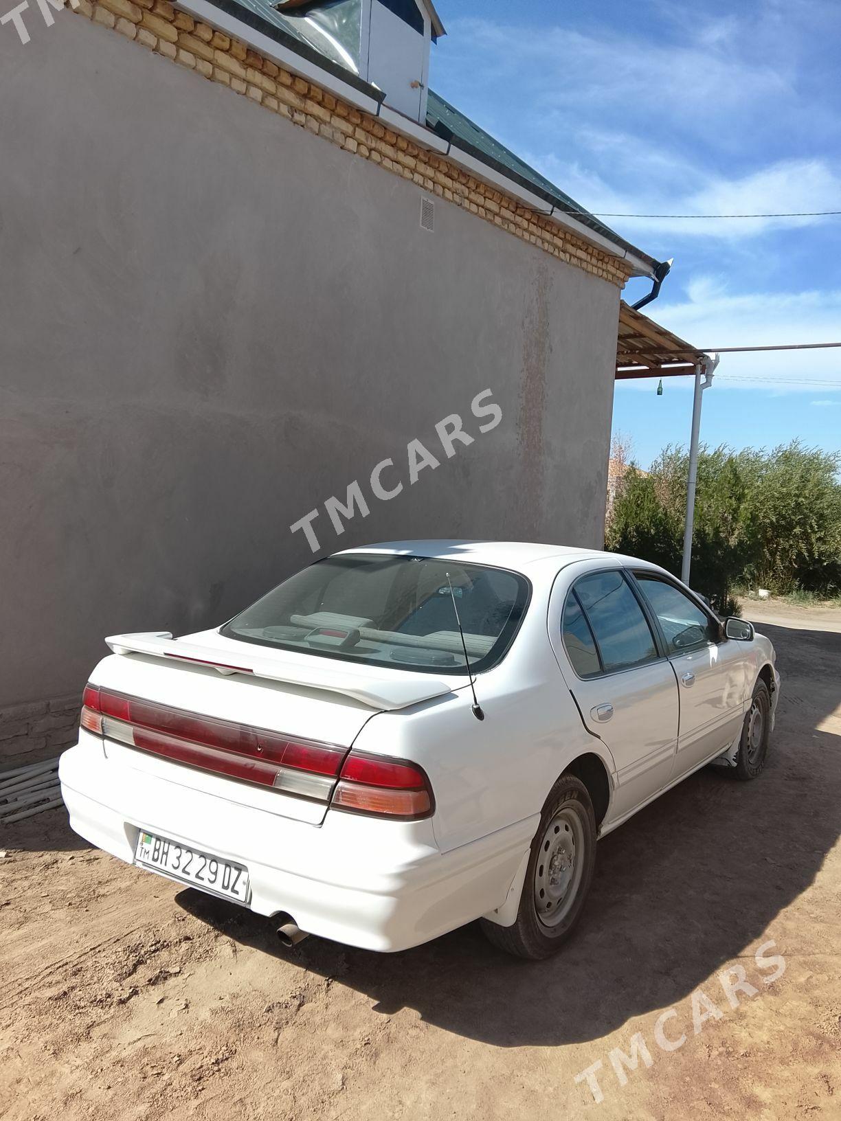 Nissan Maxima 1994 - 45 000 TMT - Гурбансолтан Едже - img 3