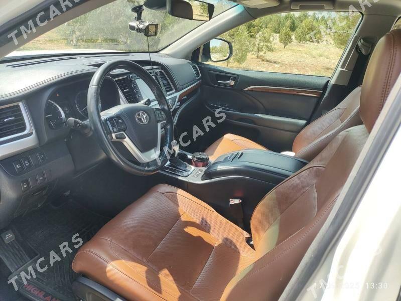 Toyota Highlander 2018 - 500 000 TMT - Podwoýski köç. (Bitarap Türkmenistan şaýoly) - img 3