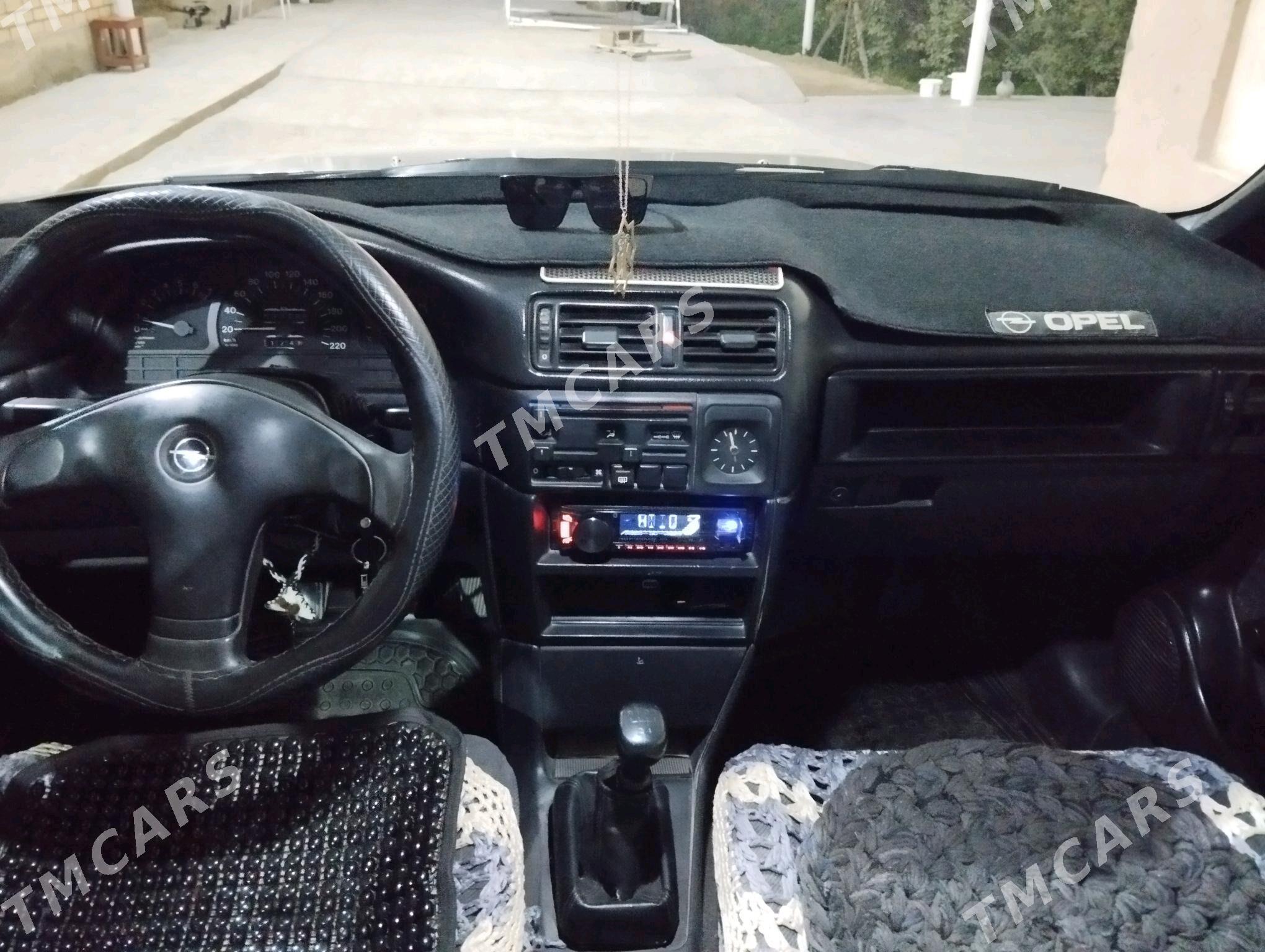 Opel Vectra 1992 - 45 000 TMT - Sakarçäge - img 3