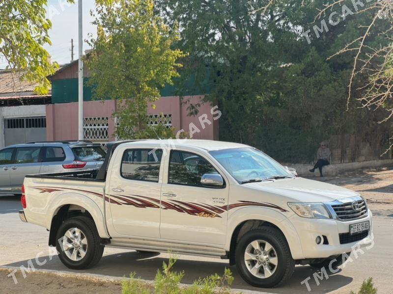 Toyota Hilux 2015 - 395 000 TMT - Балканабат - img 3