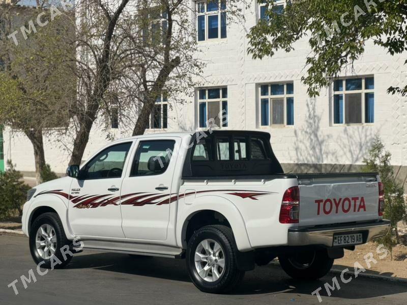 Toyota Hilux 2015 - 395 000 TMT - Балканабат - img 4