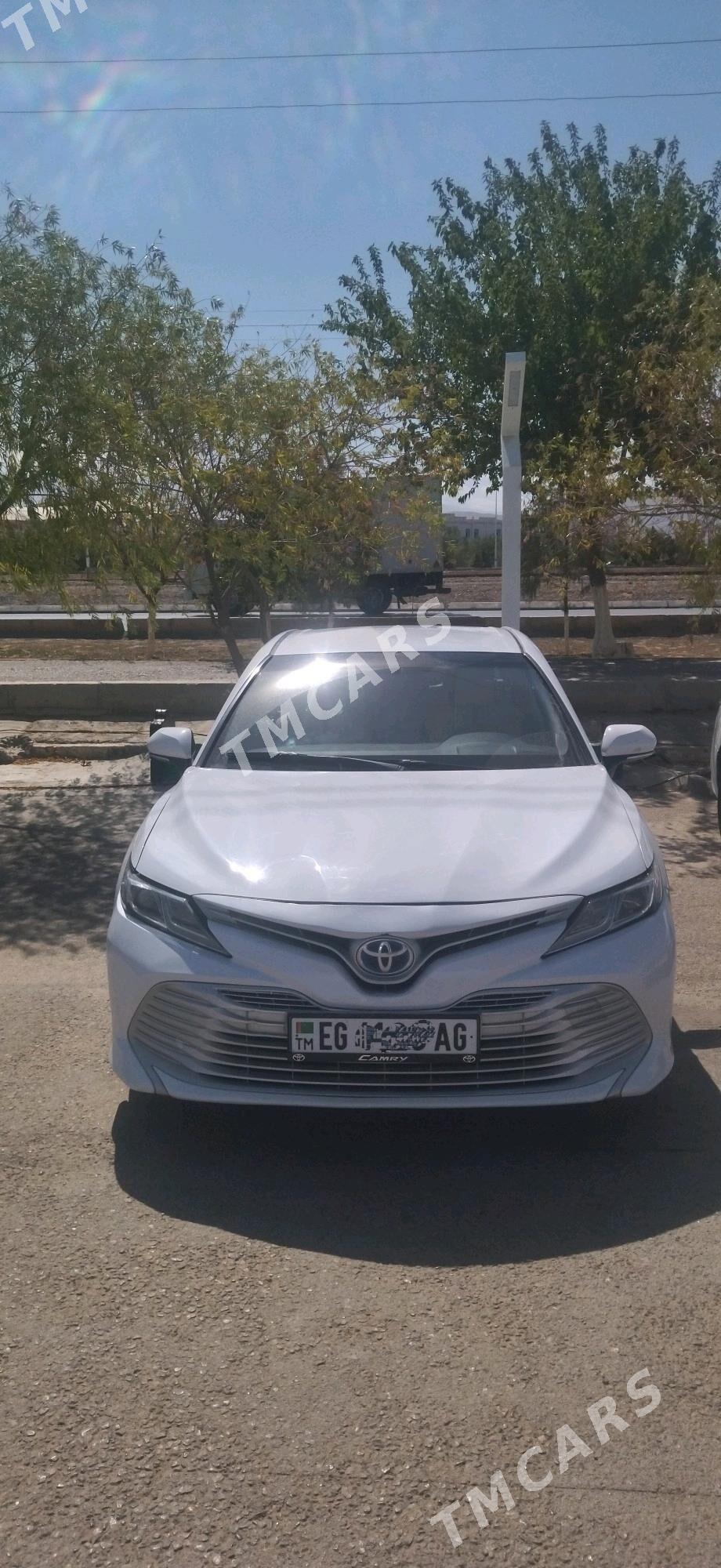 Toyota Camry Hybrid 2021 - 230 000 TMT - Täze zaman - img 3