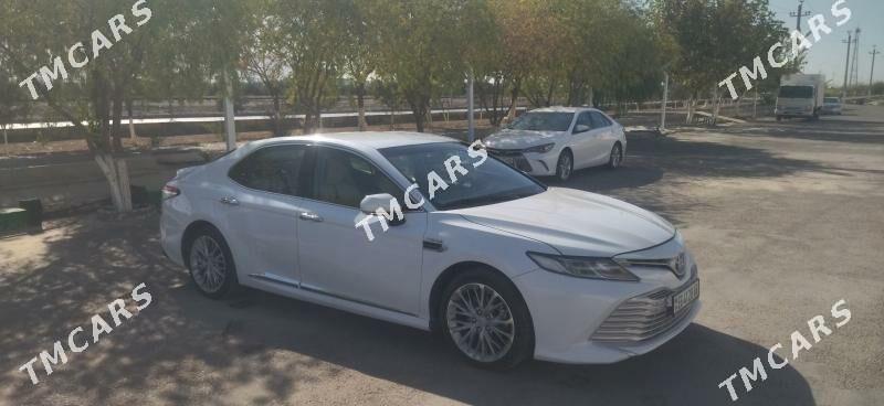 Toyota Camry Hybrid 2021 - 230 000 TMT - Täze zaman - img 2