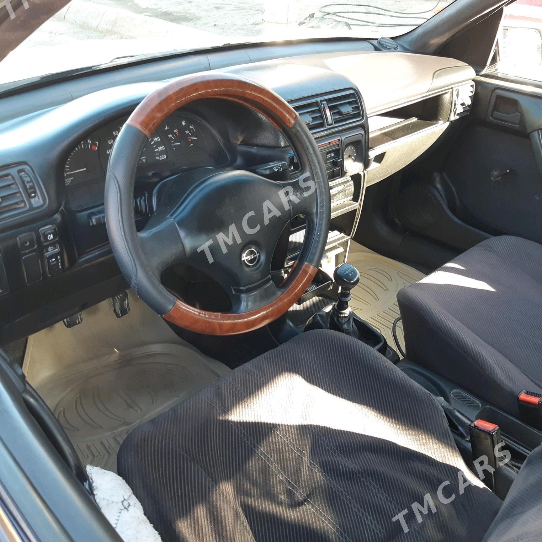 Opel Vectra 1993 - 40 000 TMT - Dänew - img 2