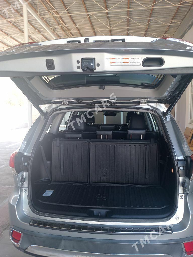 Toyota Highlander 2019 - 595 000 TMT - Мары - img 1