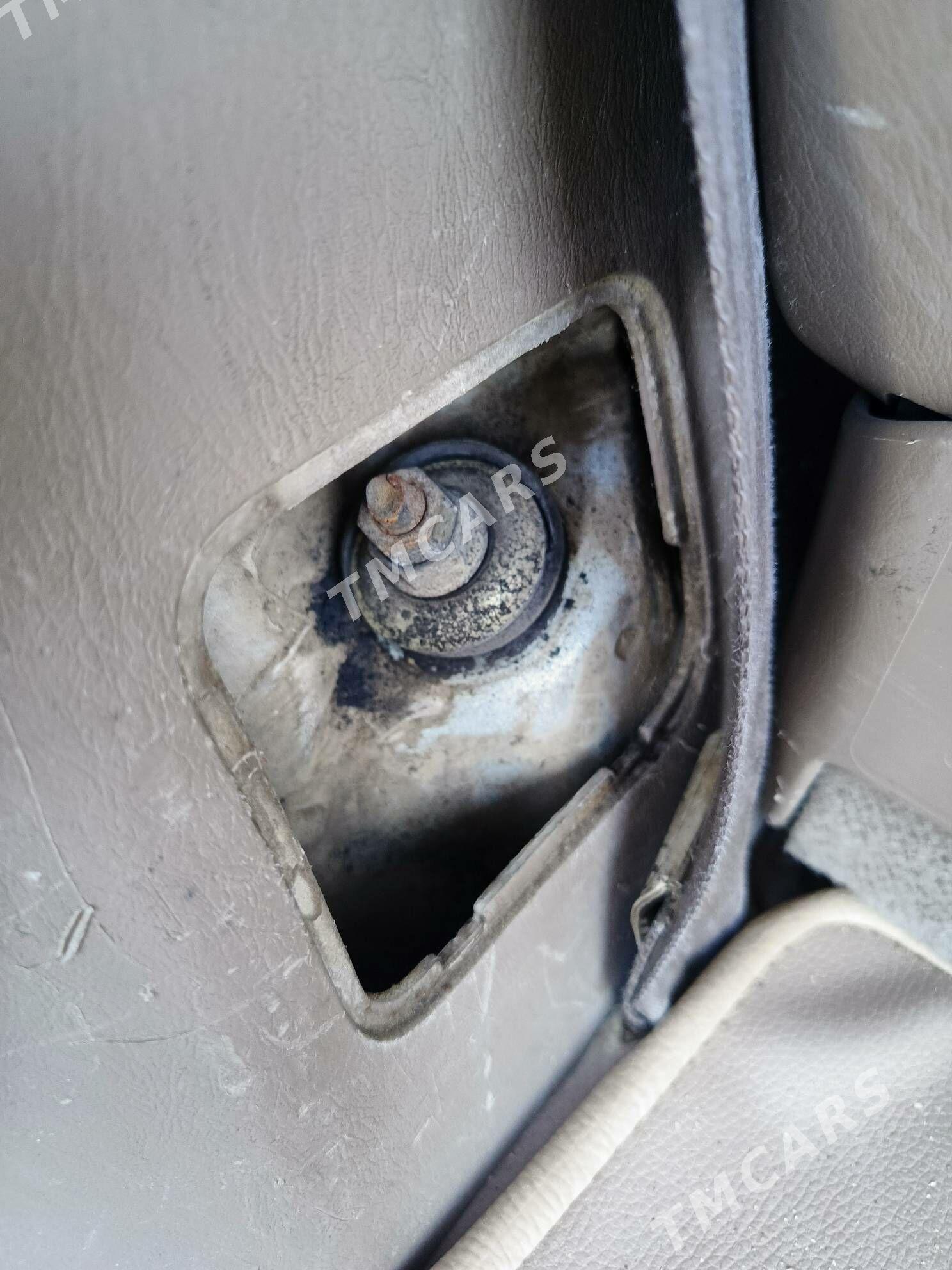 Toyota Sienna 2003 - 155 000 TMT - Gyzylarbat - img 6