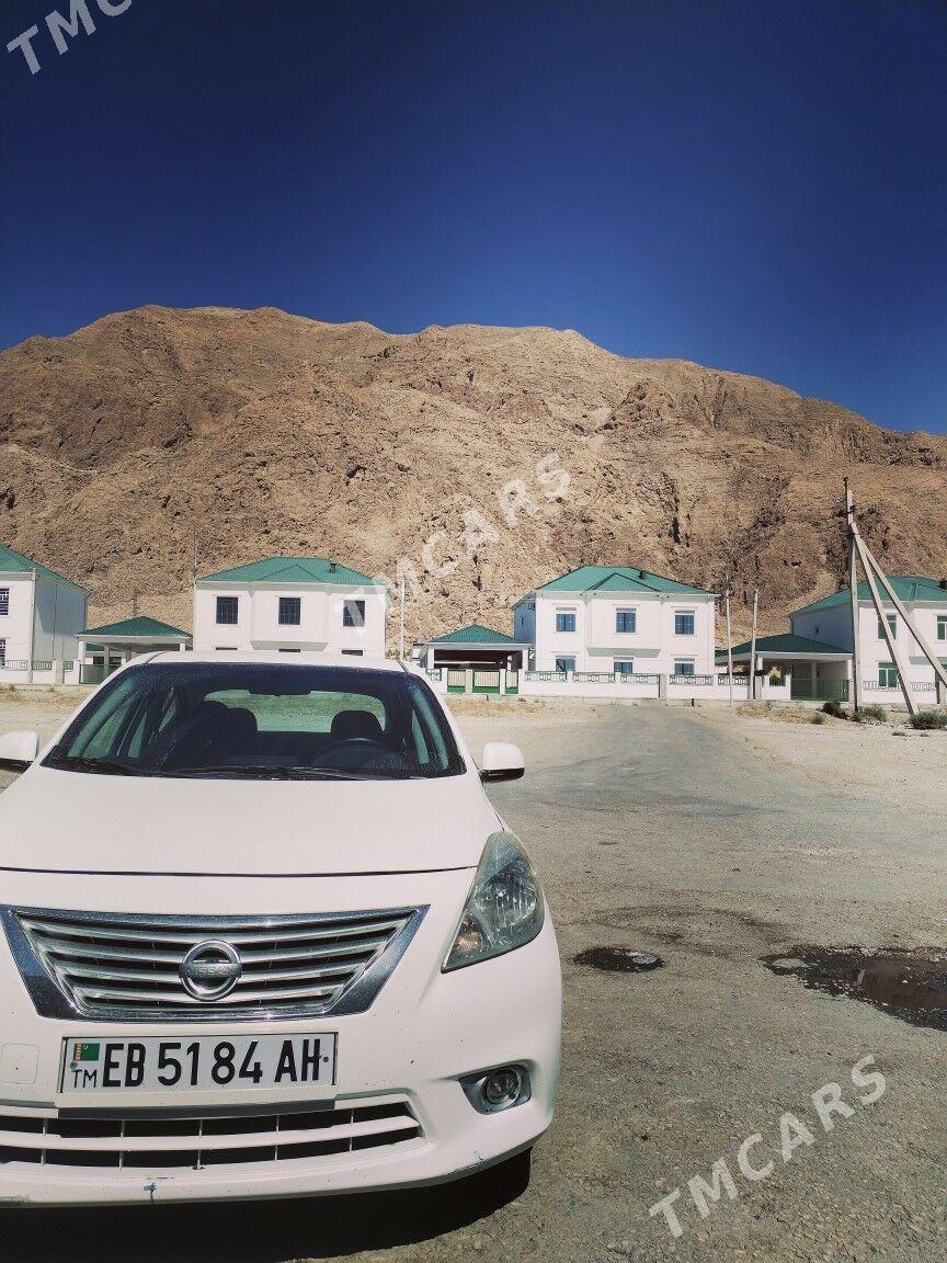 Nissan Versa 2013 - 100 000 TMT - Aşgabat - img 4