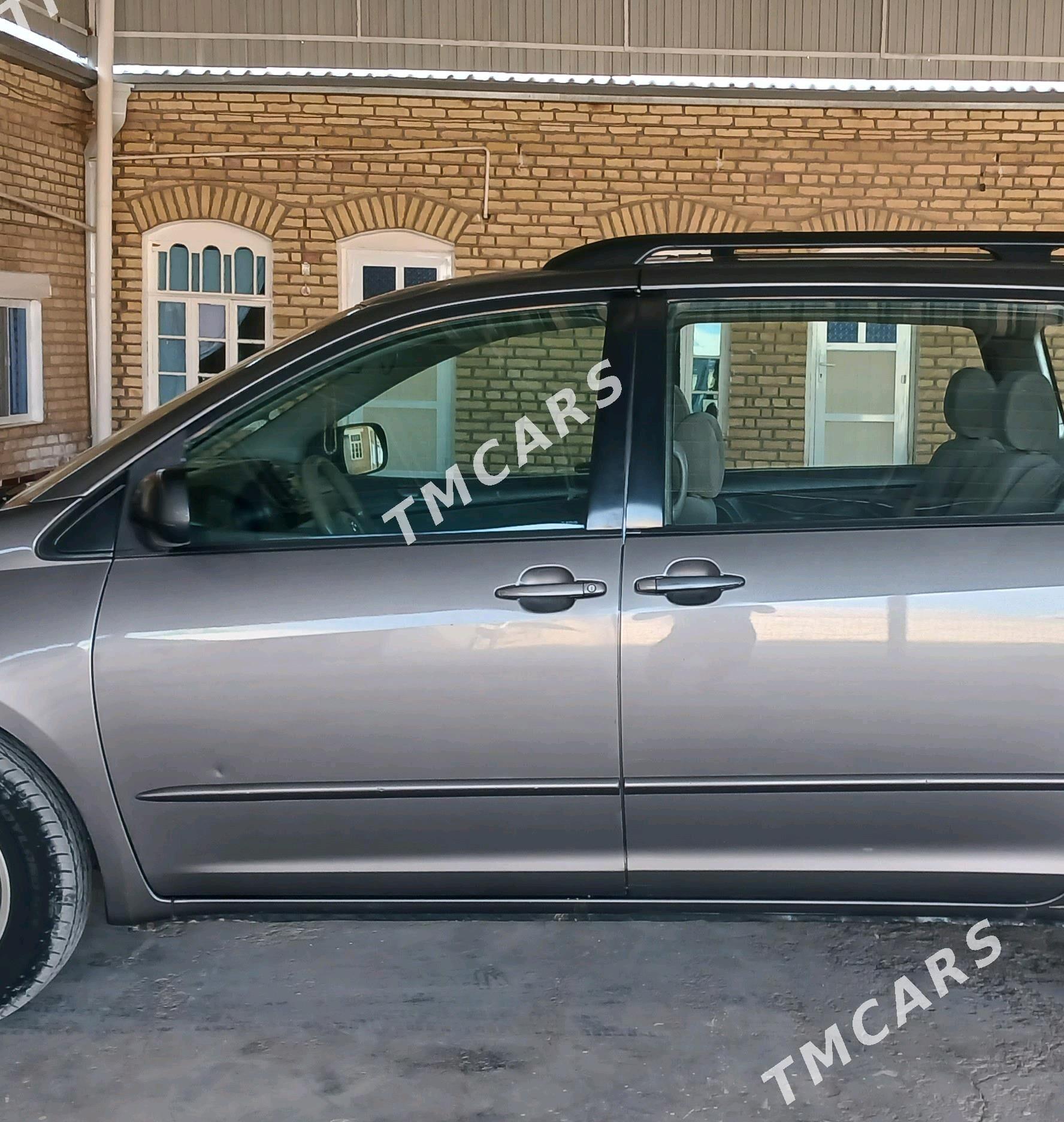 Toyota Sienna 2005 - 240 000 TMT - Байрамали - img 4