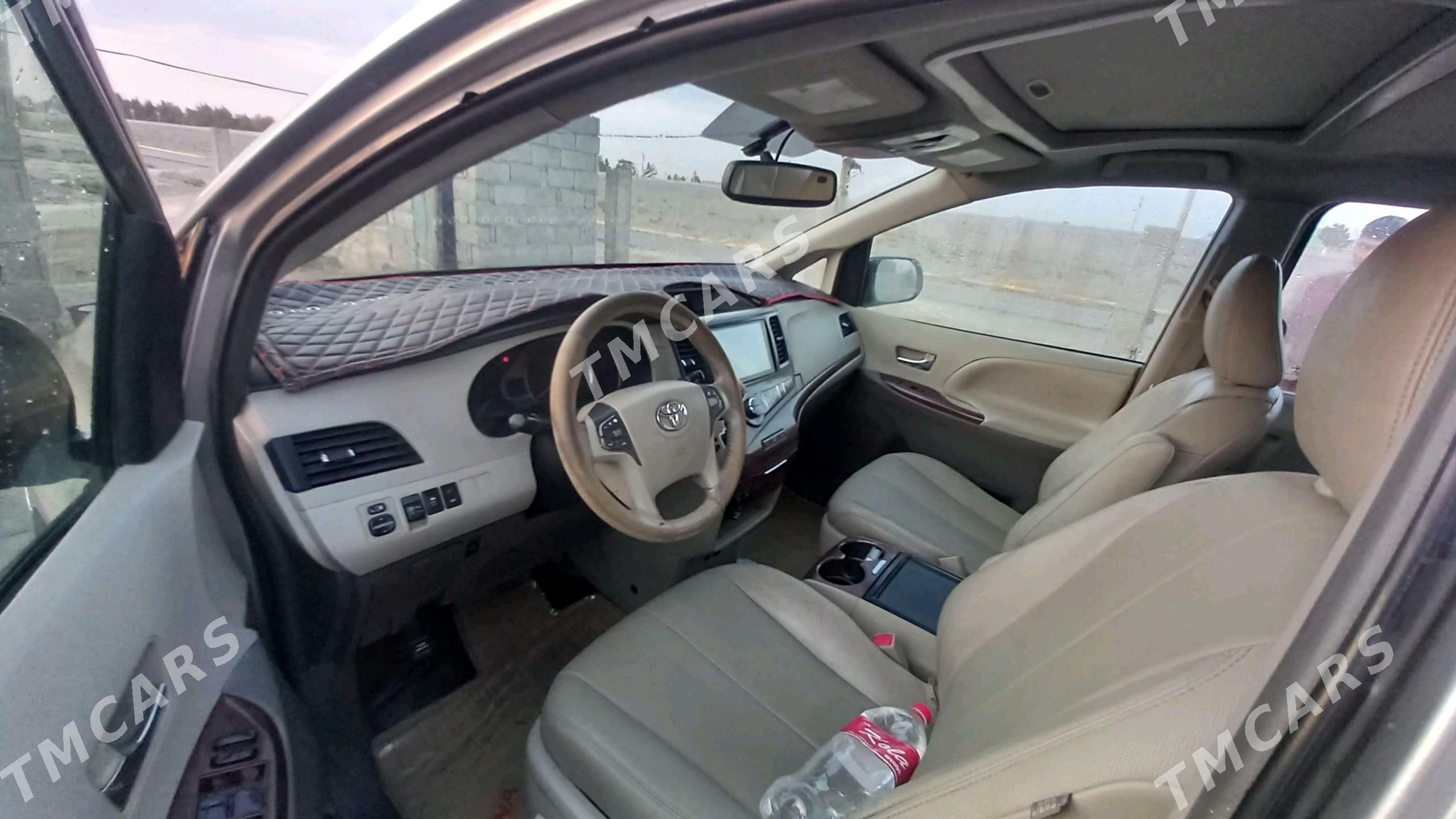 Toyota Sienna 2012 - 320 000 TMT - Бахарден - img 2