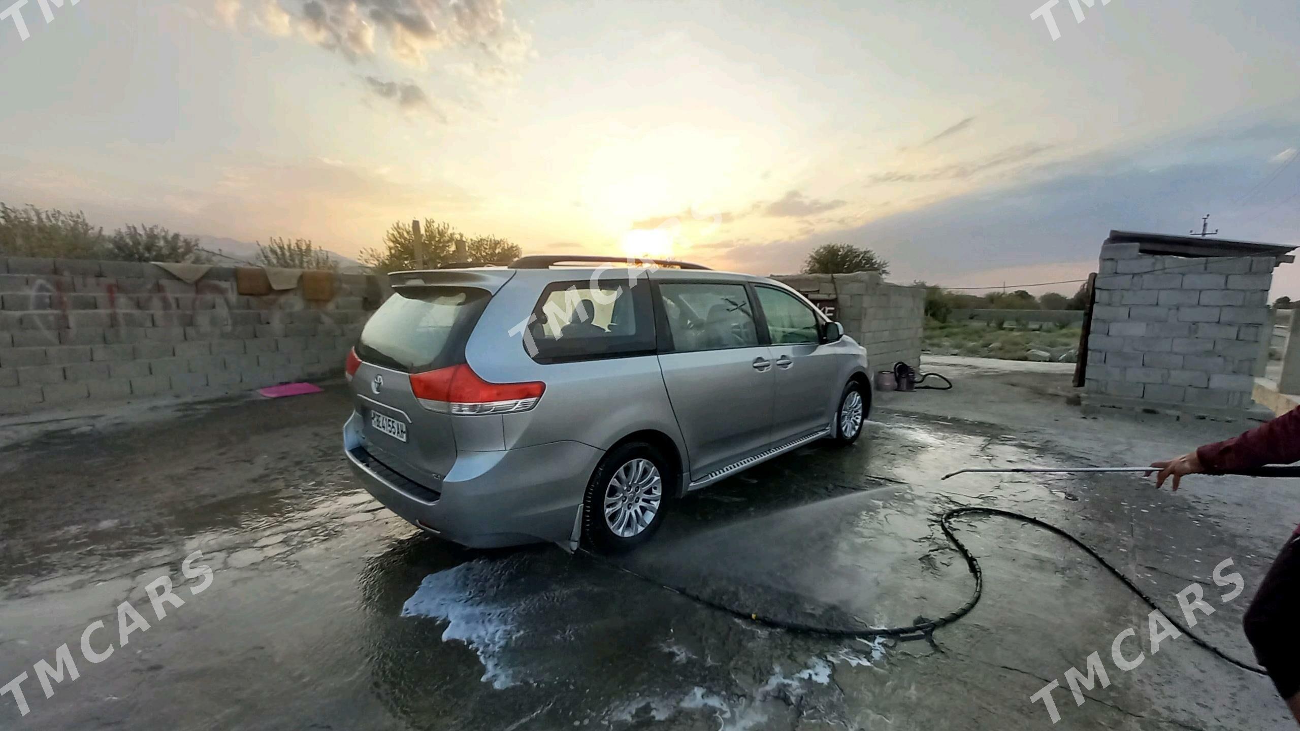 Toyota Sienna 2012 - 320 000 TMT - Бахарден - img 5