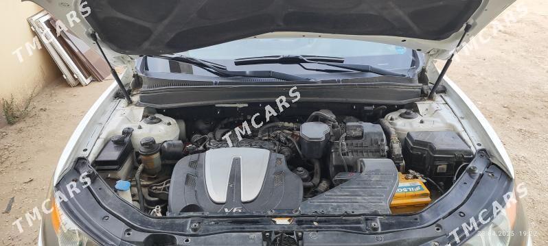 Hyundai Santa Fe 2010 - 200 000 TMT - Хазар - img 8