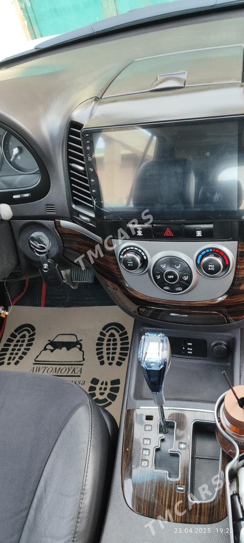 Hyundai Santa Fe 2010 - 200 000 TMT - Хазар - img 4