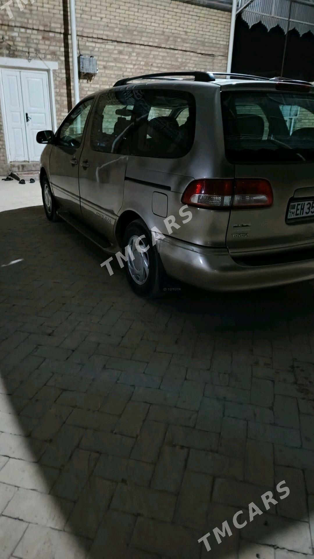 Toyota Sienna 2002 - 190 000 TMT - Baýramaly - img 10
