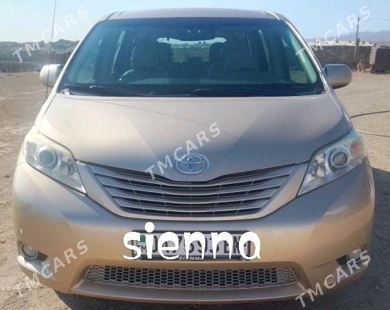 Toyota Sienna 2011 - 300 000 TMT - Gyzylarbat - img 3