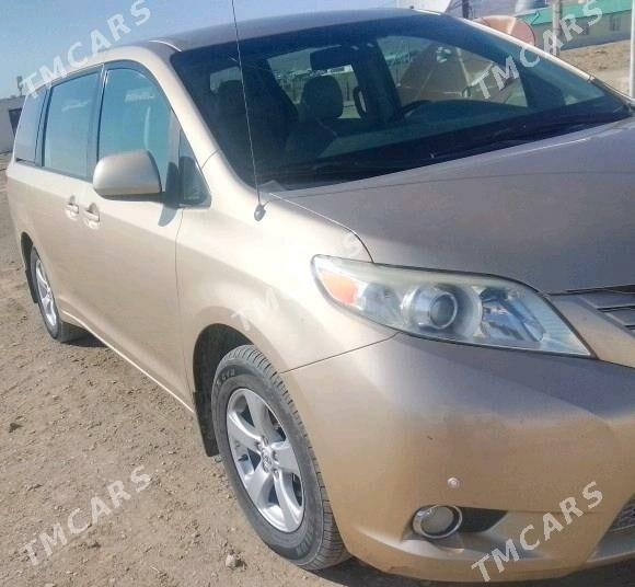 Toyota Sienna 2011 - 300 000 TMT - Gyzylarbat - img 2
