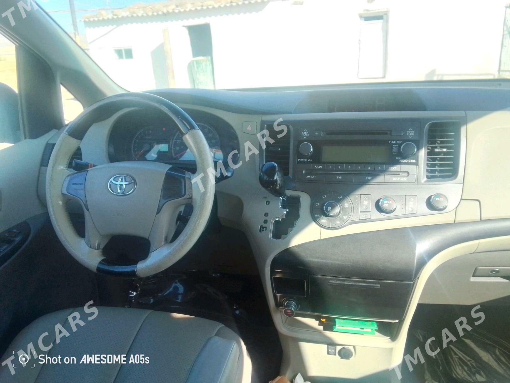 Toyota Sienna 2011 - 300 000 TMT - Gyzylarbat - img 6
