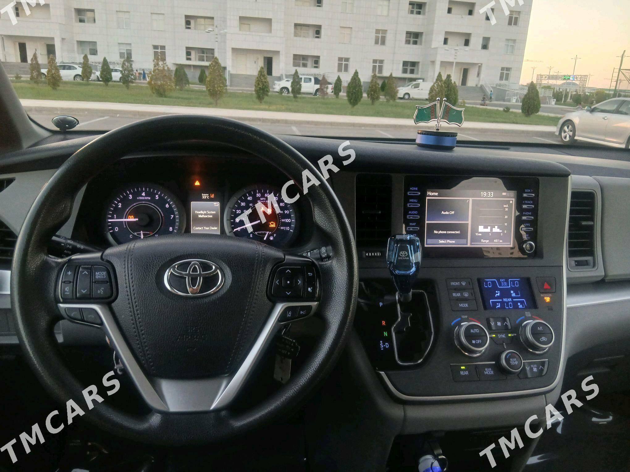 Toyota Sienna 2020 - 420 000 TMT - Мир 2 - img 3
