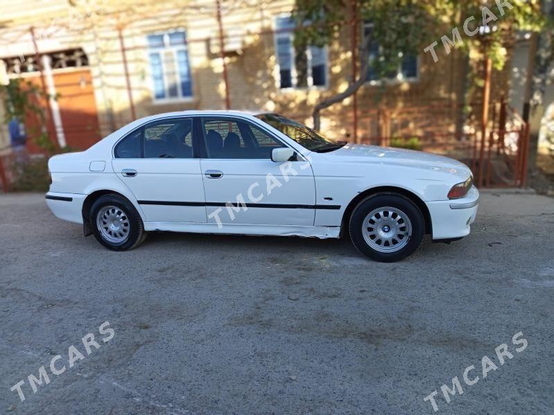 BMW E39 2001 - 110 000 TMT - Türkmenabat - img 3