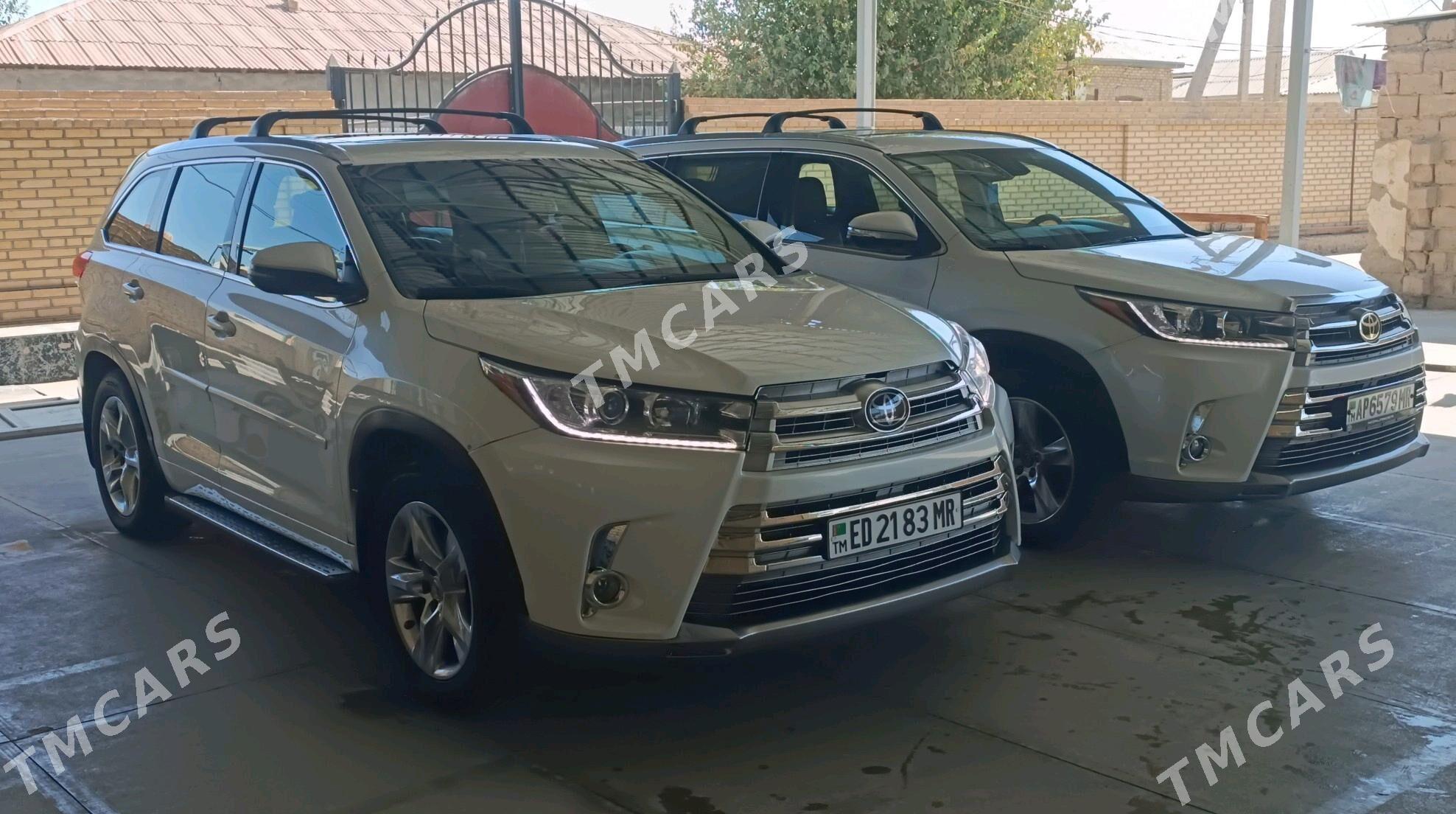 Toyota Highlander 2018 - 460 000 TMT - Мары - img 3