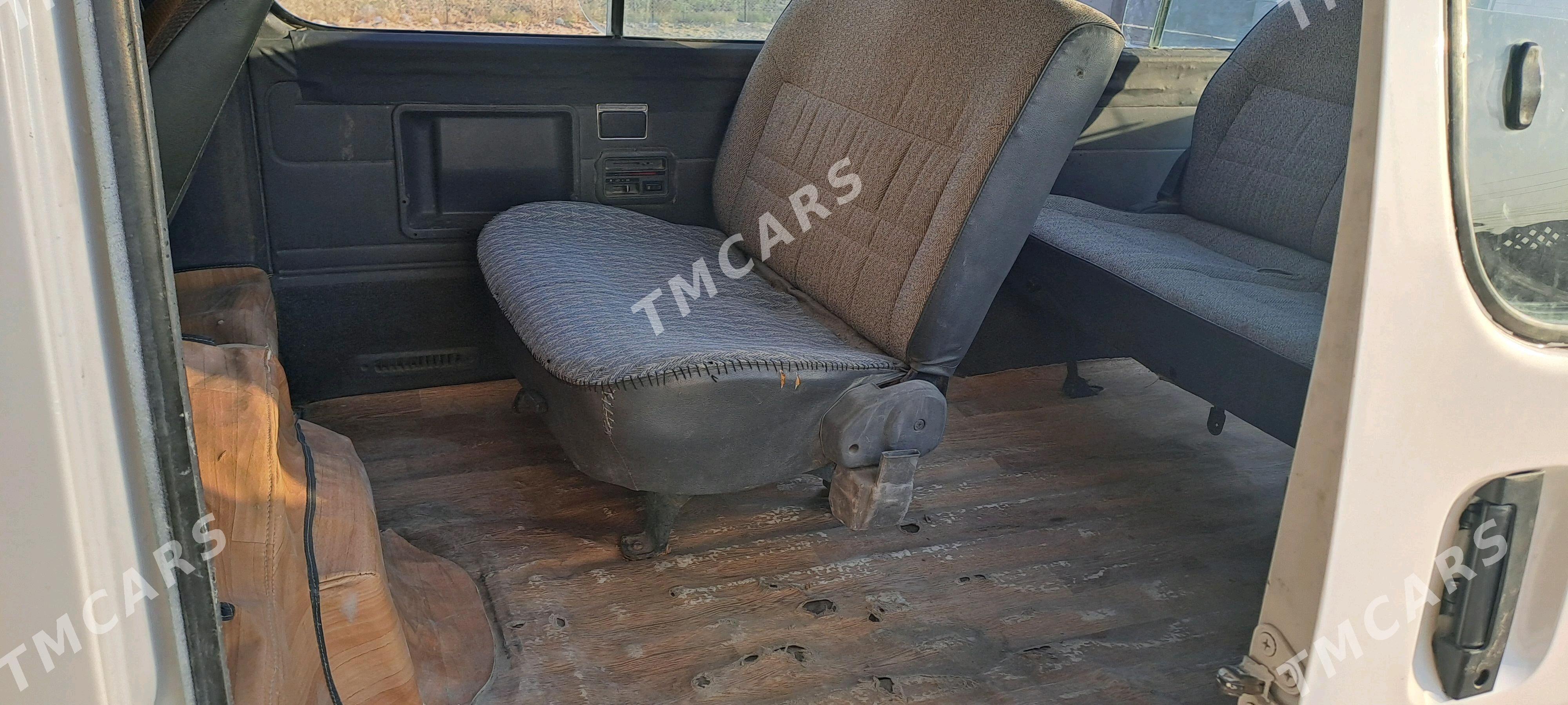 Toyota Hiace 1991 - 56 000 TMT - Мары - img 4