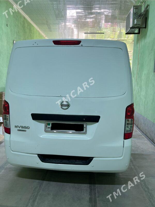 Nissan Urvan 2015 - 230 000 TMT - Мары - img 2