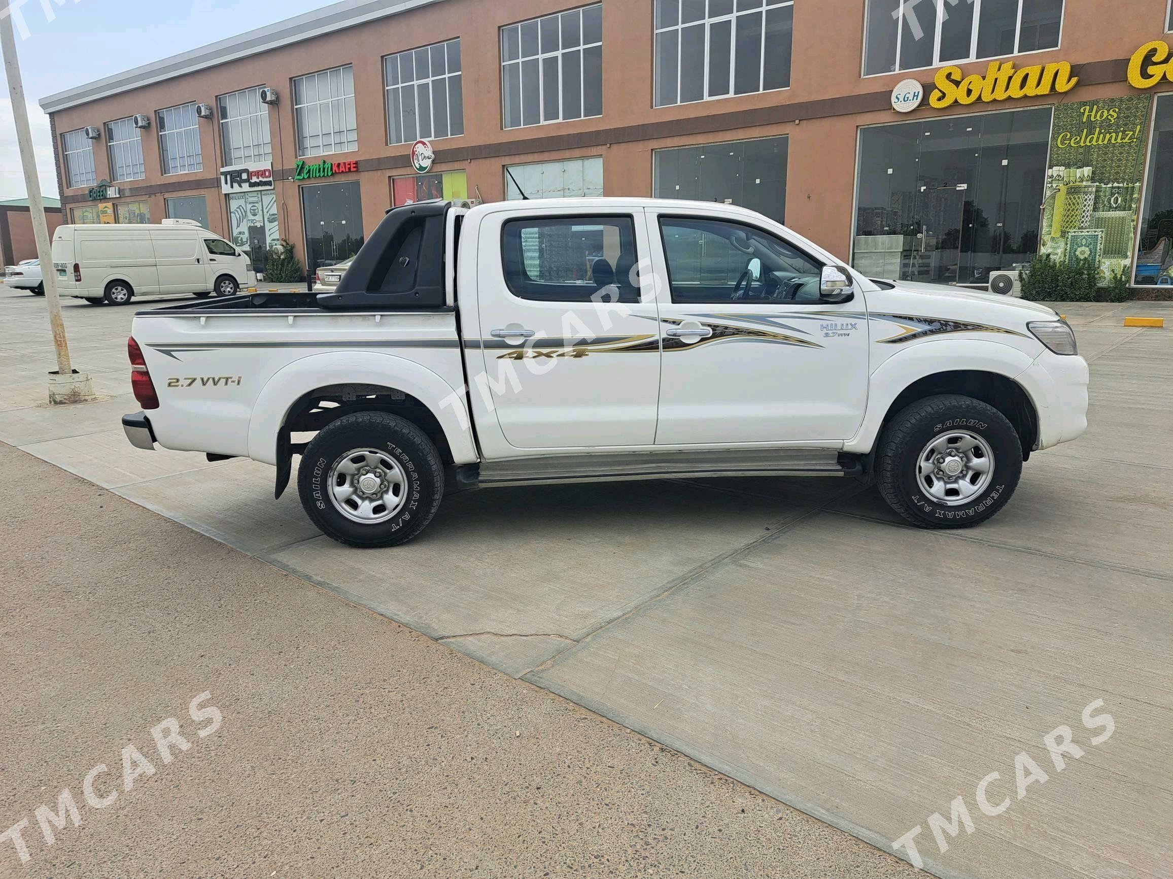 Toyota Hilux 2013 - 320 000 TMT - Мары - img 4