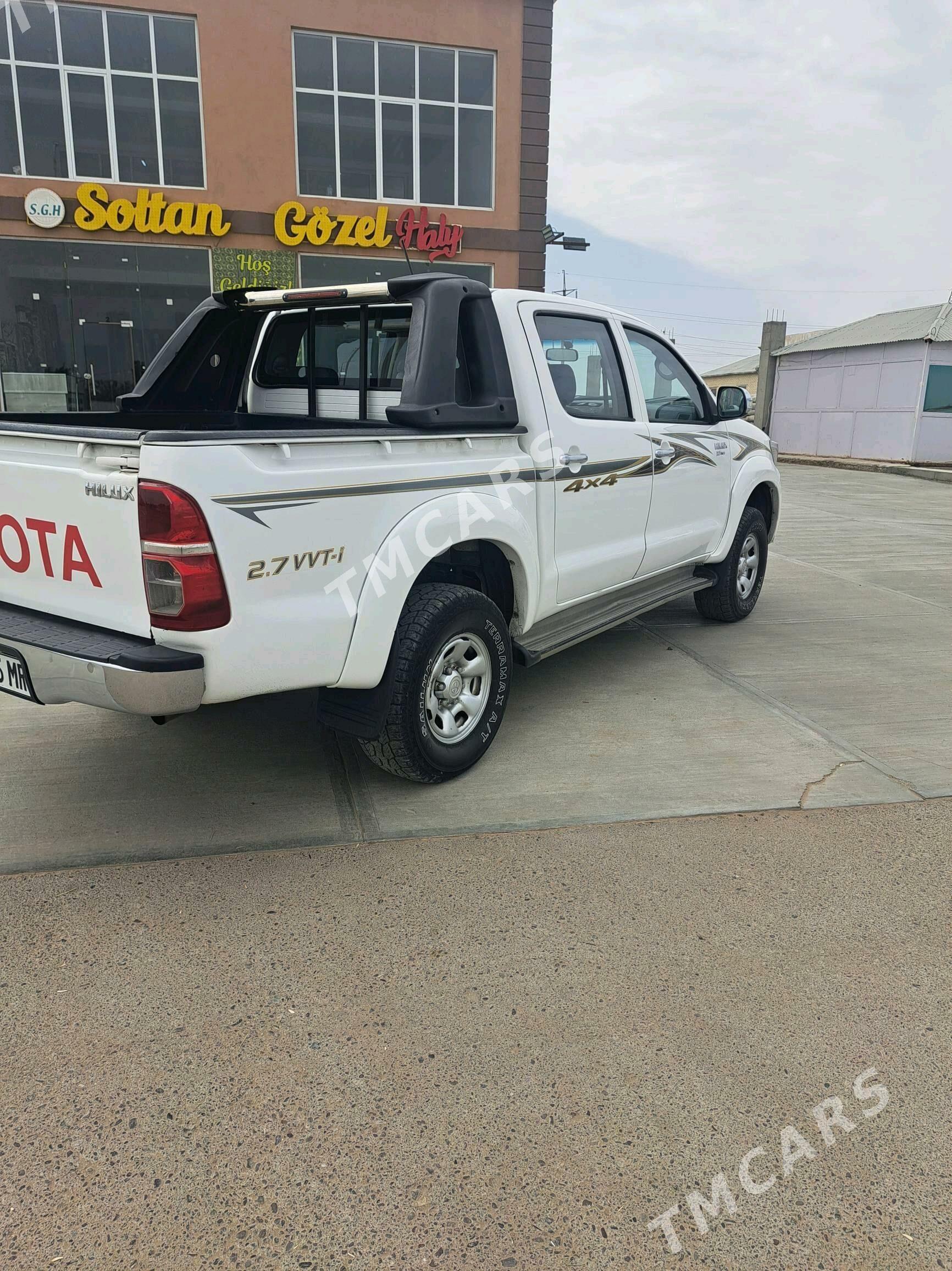 Toyota Hilux 2013 - 320 000 TMT - Мары - img 6